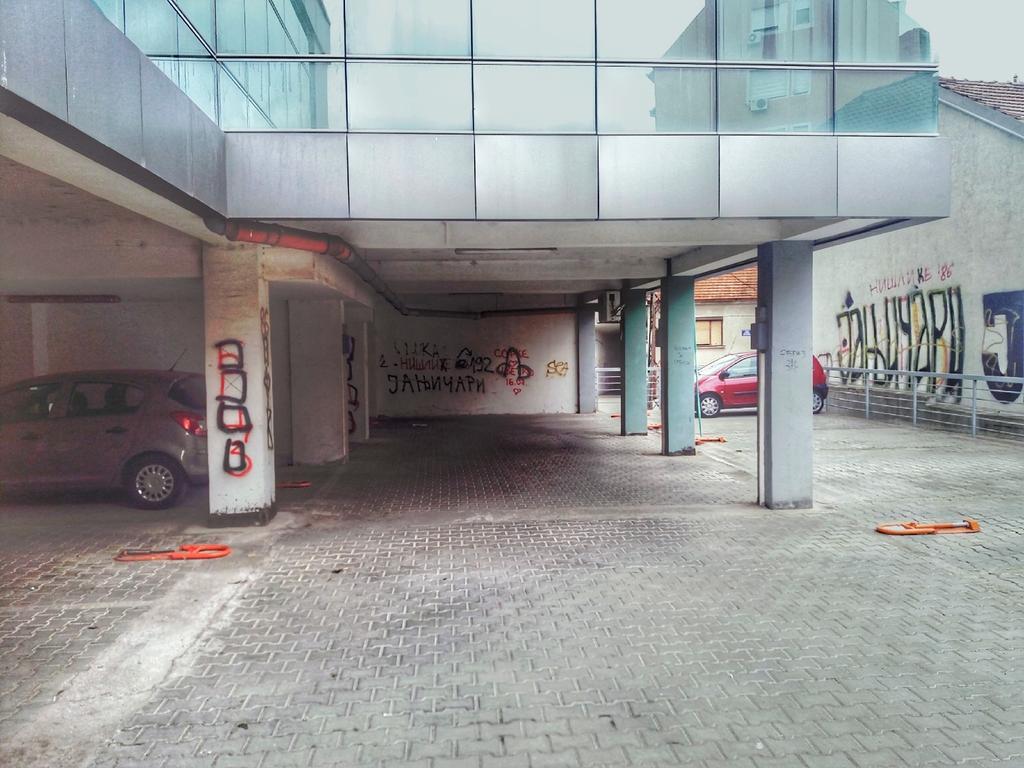 Apartment Aleksija Ni Eksteriør billede