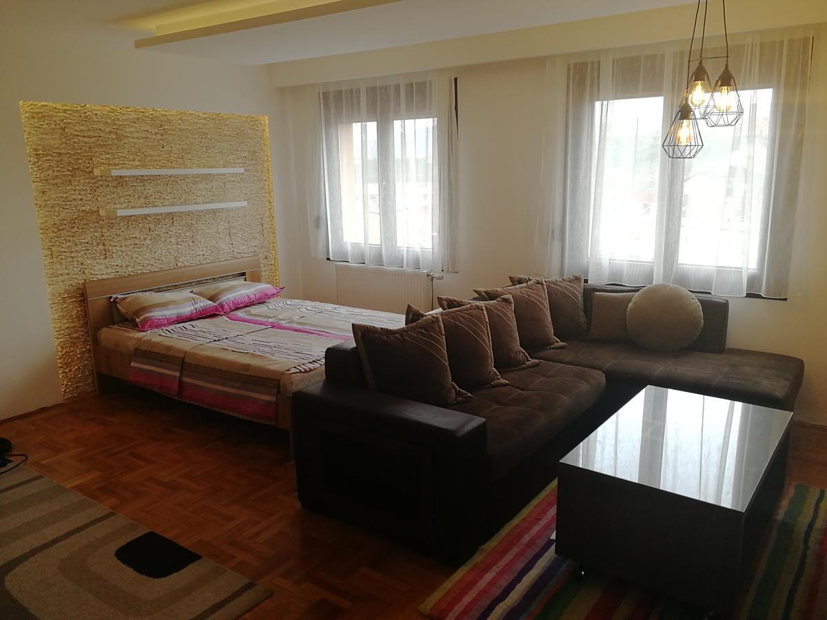 Apartment Aleksija Ni Eksteriør billede